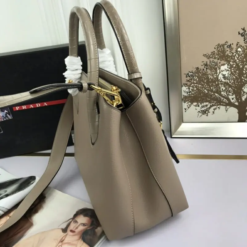 prada aaa qualite sac a main  pour femme s_122a5662